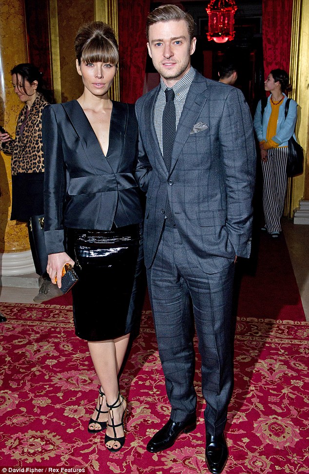 article-2280744-17AA1F1B000005DC-320_634x973