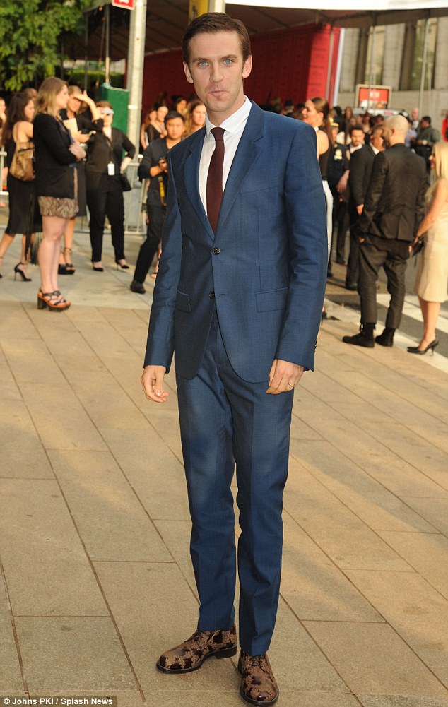 article-0-1A226366000005DC-335_634x1001