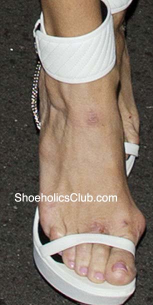 article-2335269-1A1BA5AB000005DC-370_306x627 copy