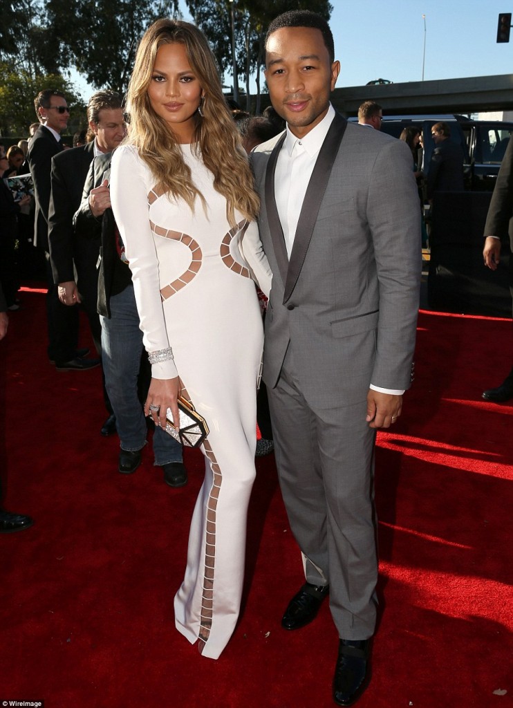 257BEF9900000578-2938468-White_hot_for_Grammy_night_Chrissy_Teigen_who_came_with_husband_-m-132_1423440568506
