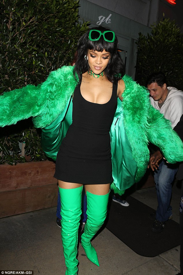 27209F6200000578-3017394-Looking_like_money_The_chart_topping_popstar_appeared_to_be_in_r-a-23_1427708547689